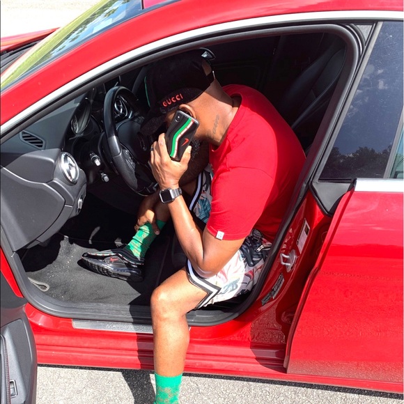 Meet your Posher, Procurer - Picture 8 of 8